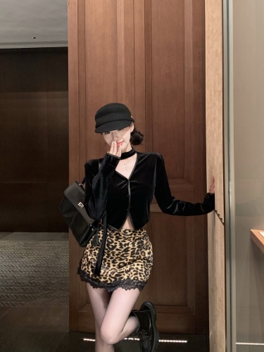 Real shot of retro sexy pure lust black velvet V-neck ribbon top high-end leopard print skirt two-piece set