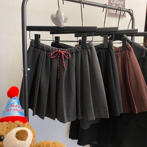 Real shot of autumn pleated skirt, fashionable woolen drawstring elastic waist, versatile and age-reducing, slimming, anti-exposure short skirt for women