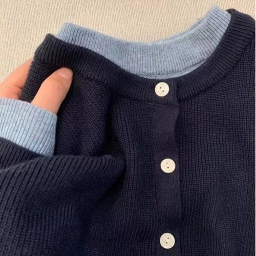 Navy blue fake two-piece sweater for women, spring style, unique and beautiful top, designed with a tea-like fragrance