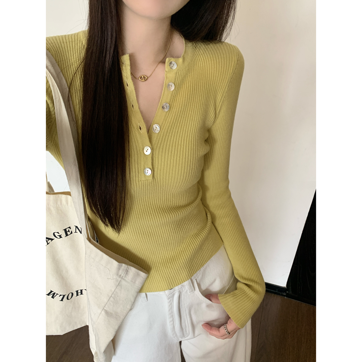 Actual shot of autumn and winter Korean style slimming temperament white button design Andy velvet knitted long-sleeved bottoming top