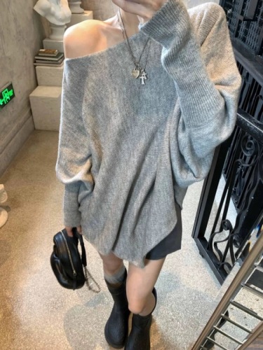 Gray bat sleeve off-shoulder top for women in autumn new style lazy relaxed loose design niche knitted sweater