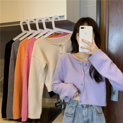 Actual shot~Fashionable short style soft and waxy single row small wooden buttons round neck long sleeve knitted cardigan for women