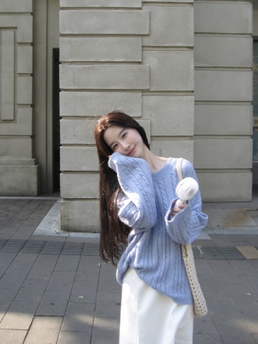 Actual shot of simple and versatile Korean style fresh round neck pullover twist sweater for women in winter