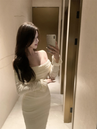 Photographed one-shoulder dress for children, early autumn, high-end, elegant, noble, waist-cinching, slimming long dress