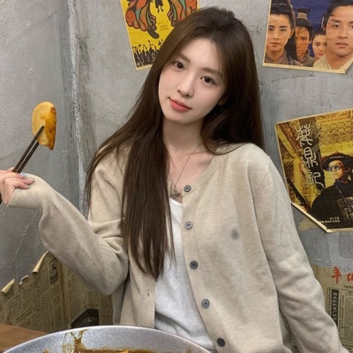 French lazy style short sweater knitted cardigan jacket for women early autumn 2024 new thin long-sleeved top