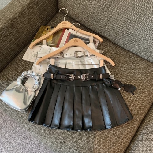 Actual shot of autumn and winter PU leather pleated skirt