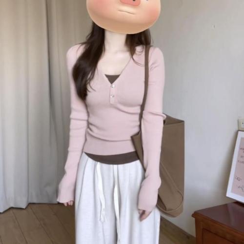 Sweet hot girl fake two-piece bottoming sweater for women in autumn and winter new pink V-neck layered wear with right shoulder long-sleeved T-shirt for women