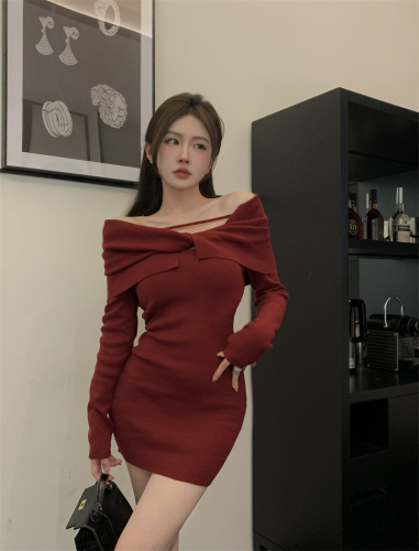 Real shot of one-line collar, off-shoulder knitted sweater dress, spring high-end bottoming, slim-fitting hip-hugging tube top skirt