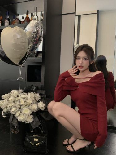 Real shot of one-line collar, off-shoulder knitted sweater dress, spring high-end bottoming, slim-fitting hip-hugging tube top skirt