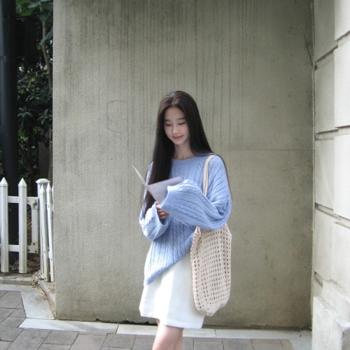 Actual shot of simple and versatile Korean style fresh round neck pullover twist sweater for women in winter