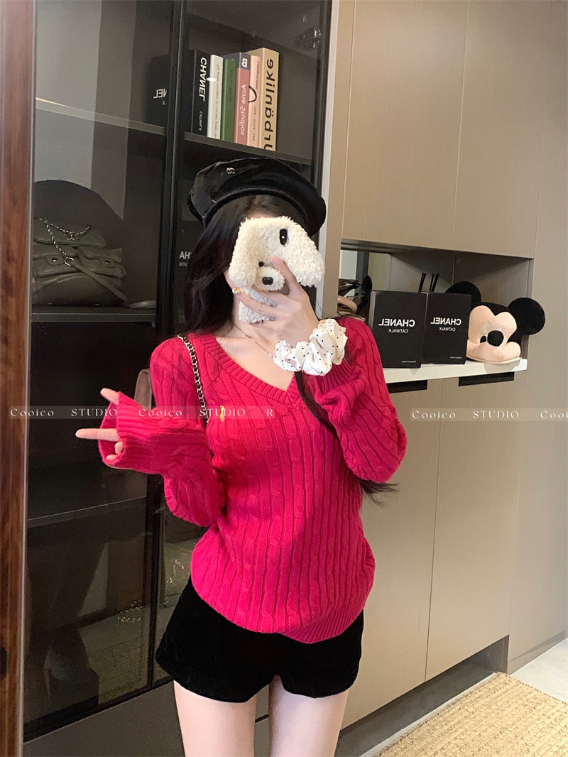 Actual shot of rose red V-neck slim twist sweater for women in autumn and winter long-sleeved knitted top
