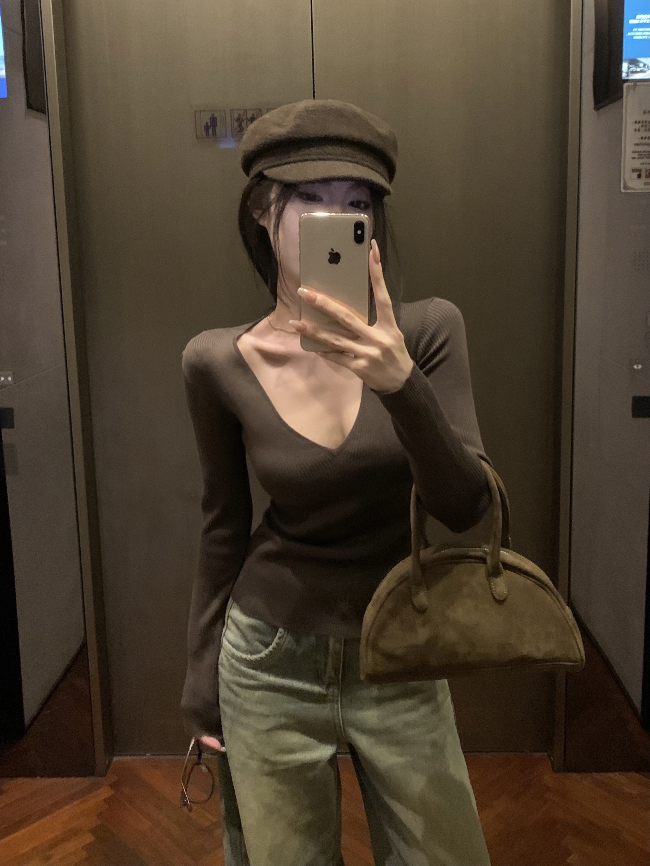 Real shot milk tea color V-neck knitwear slimming versatile slimming innerwear base shirt tight woolen sweater 