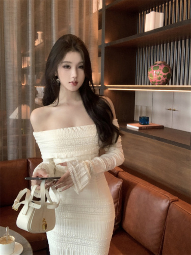 Photographed one-shoulder dress for children, early autumn, high-end, elegant, noble, waist-cinching, slimming long dress