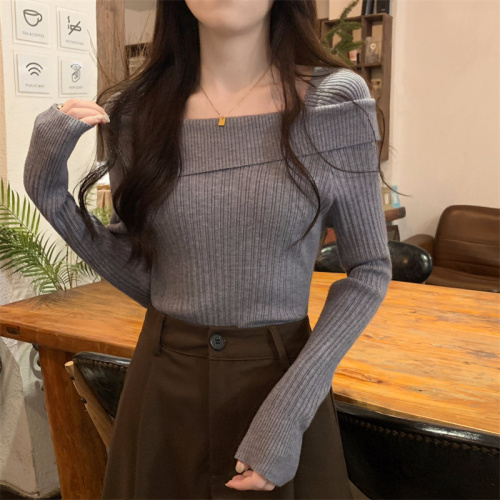 One-shoulder knitted bottoming shirt for women in spring, autumn and winter with irregular French style high-waisted right-shoulder clavicle long-sleeved top