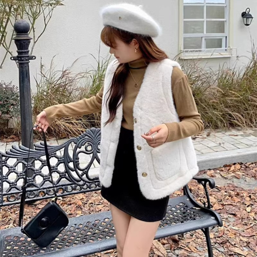 2024 Xiaoxiangfeng fur coat, fur integrated lamb velvet vest, new fashion thickened thermal vest for autumn and winter