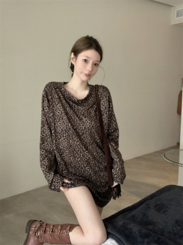 Real shot T-shirt for women in early autumn, loose long-sleeved, large version, leopard print slimming inner wear, mid-length top