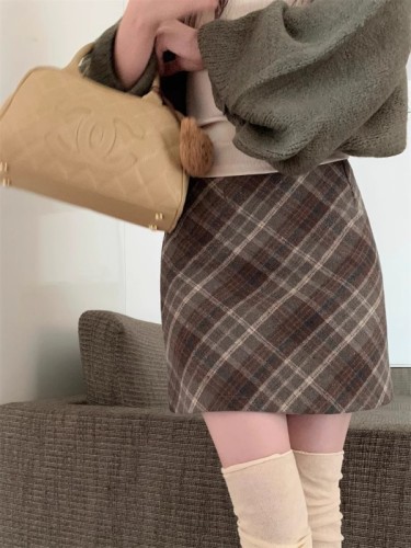 High-waisted plaid woolen skirt for women autumn and winter 2024 new style small butt-covering skirt short skirt A-line skirt pattern