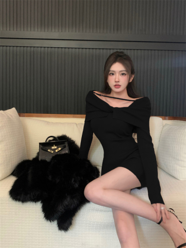 Real shot of one-line collar, off-shoulder knitted sweater dress, spring high-end bottoming, slim-fitting hip-hugging tube top skirt