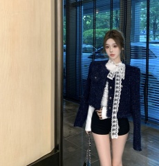 Photographed Chanel-style coat early autumn outfit set with a sense of elegance lace inner top two-piece set