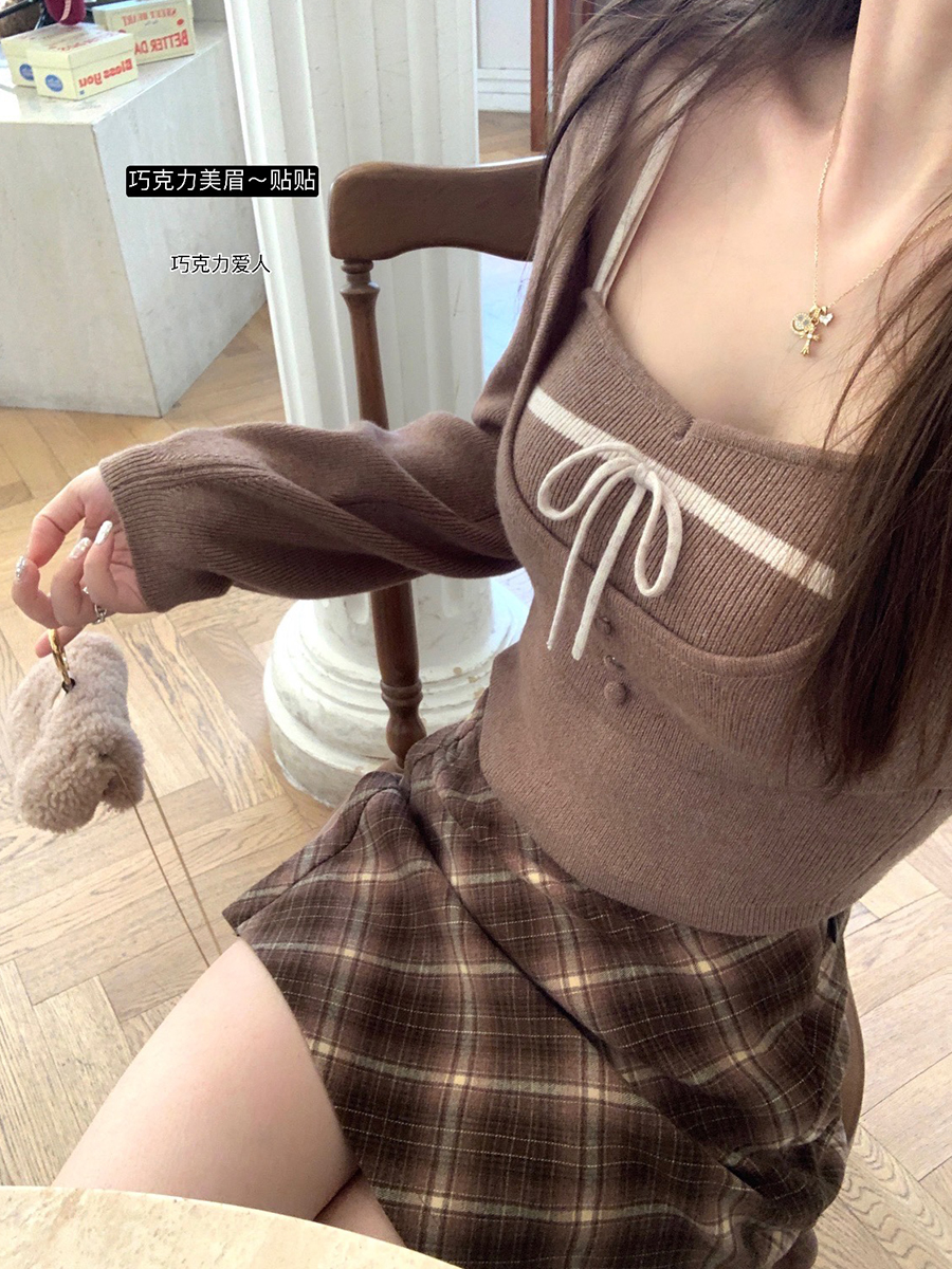 Two-piece set of high-sweet Japanese comics, wool fake two-piece set for New Year’s gift, small shirt and skirt for Christmas