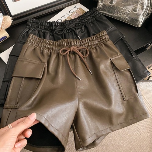 Actual shot of PU leather shorts, autumn new style, high waist, elastic waist, loose, slim and versatile, A-line wide-leg pants, boot pants