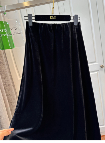 High-end black gold velvet skirt for women, mid-length skirt for ladies, versatile A-line style, early autumn new style