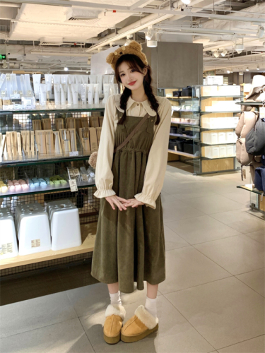 Actual shot of milk tea style autumn and winter complete set of 2024 new sweet corduroy suspender dress two-piece set