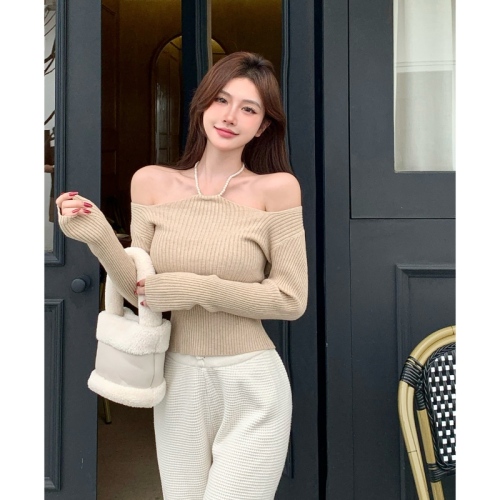 Actual shot of designer pearl halterneck pure desire sexy one-shoulder slim long-sleeved knitted sweater