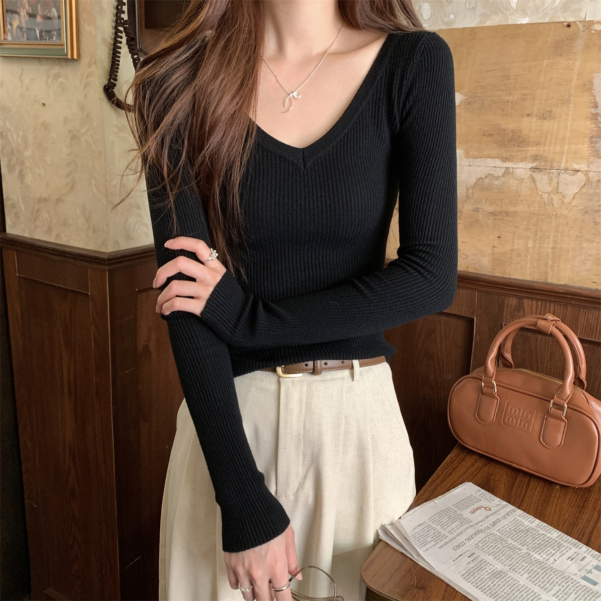 Actual shot of autumn and winter Korean style slim v-neck temperament and versatile slimming Andy velvet knitted long-sleeved bottoming shirt top