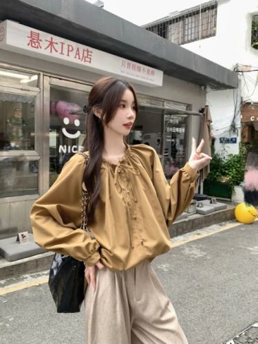 Real shot of French retro round neck lace-up lantern sleeve shirt for women, simple, loose, slim and versatile long-sleeved top