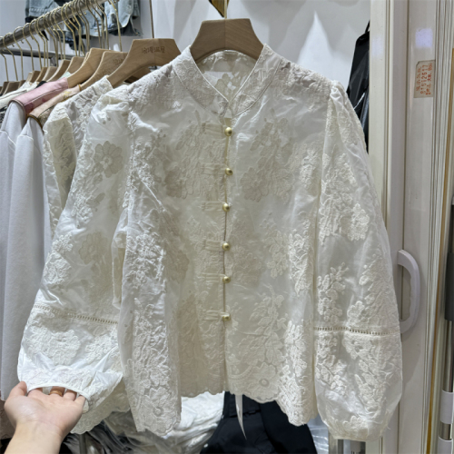 National style disc buckle hook flower hollow shirt for women 2024 autumn new loose puff sleeve lace top trendy