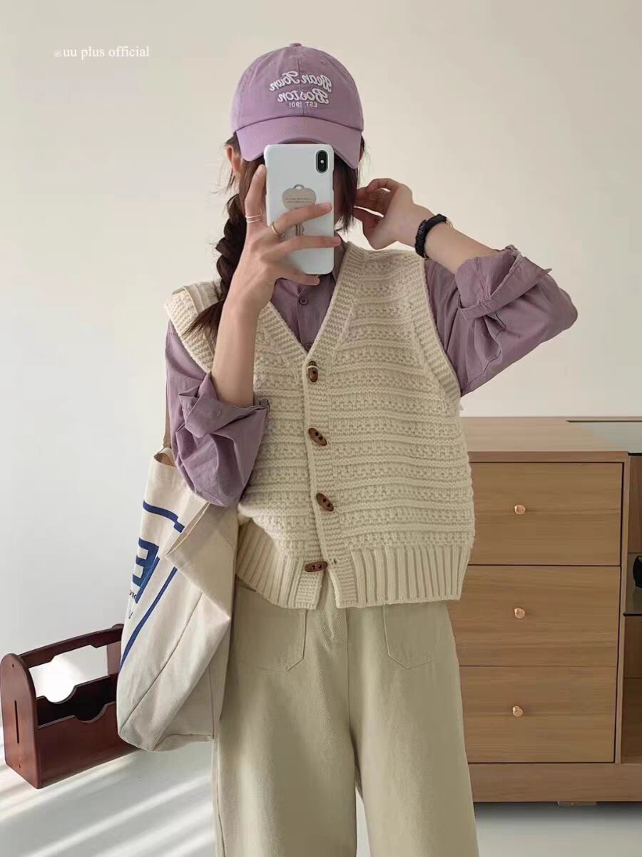 South Korea's Dongdaemun design horn buckle threaded pattern vest for women early spring new style layered single product versatile vest