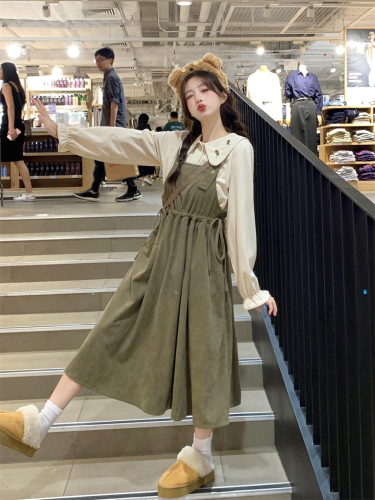 Actual shot of milk tea style autumn and winter complete set of 2024 new sweet corduroy suspender dress two-piece set