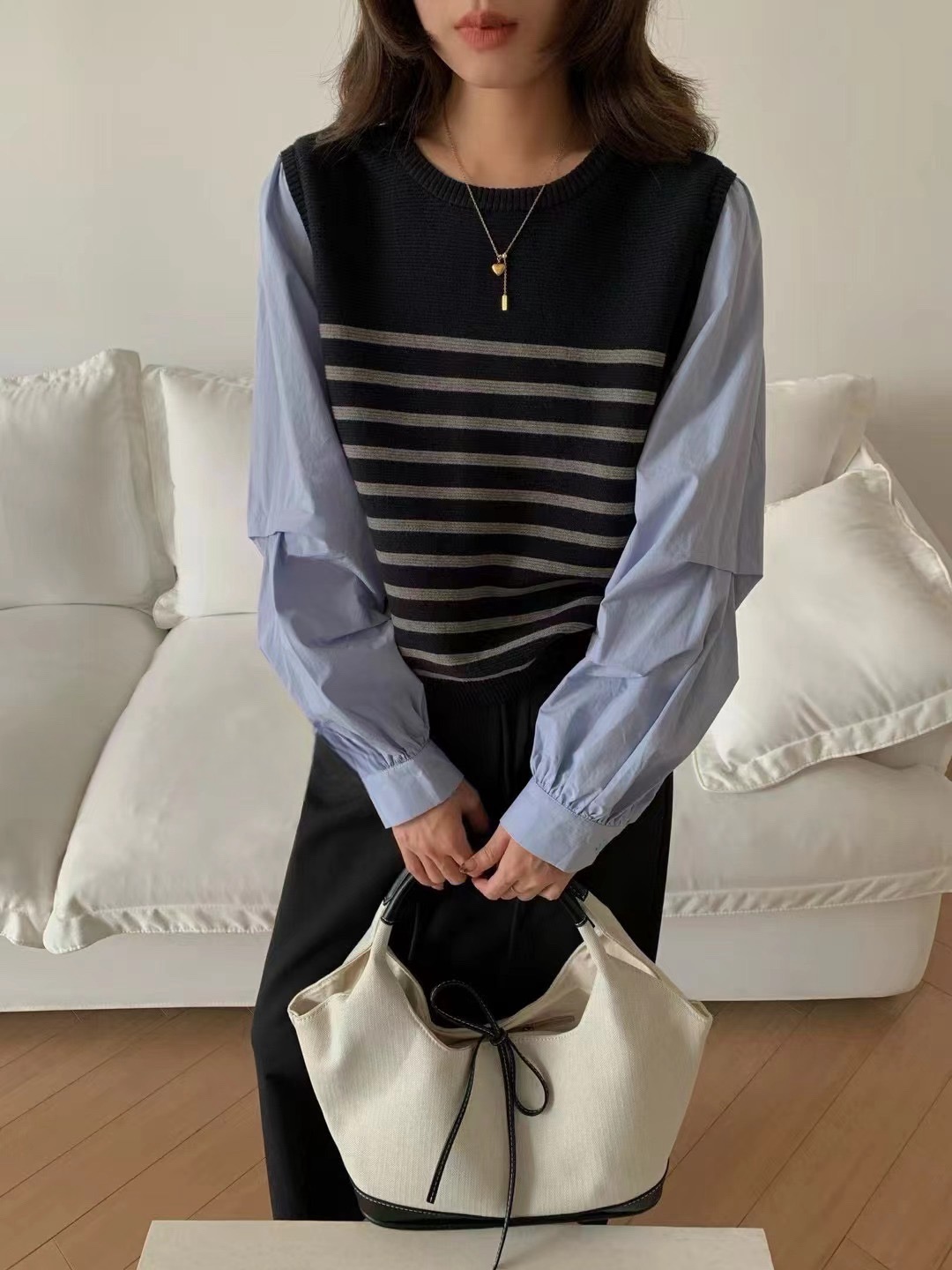 Early Autumn New Arrival Korean Style Fashion Splicing Sleeve Crew Neck Knit Top Versatile Casual Top