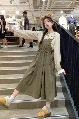 Actual shot of milk tea style autumn and winter complete set of 2024 new sweet corduroy suspender dress two-piece set