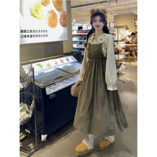 Actual shot of milk tea style autumn and winter complete set of 2024 new sweet corduroy suspender dress two-piece set