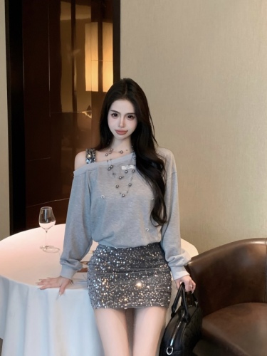 Real shot!  Designed off-shoulder long-sleeved loose shiny sweatshirt suit for women in autumn sequined hip skirt for women