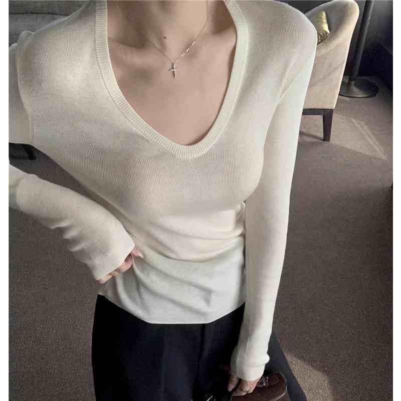 Knitted bottoming shirt for women in autumn 2024 new style black high-end clavicle with slim long-sleeved T-shirt top