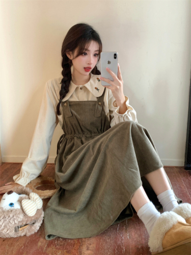 Actual shot of milk tea style autumn and winter complete set of 2024 new sweet corduroy suspender dress two-piece set