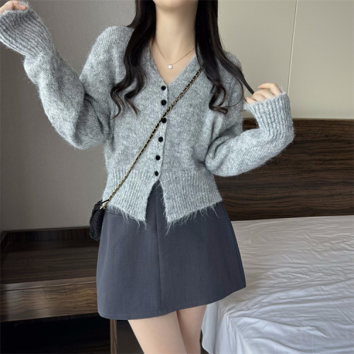 Actual shot~Autumn new Korean style short V-neck long-sleeved soft waxy sweater jacket