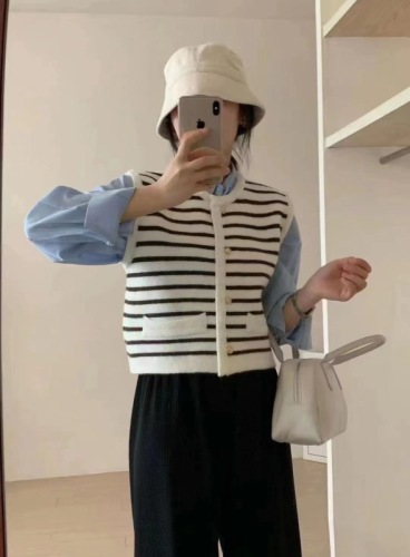 Korea Dongdaemun Xiaoxiang style black and white striped sleeveless knitted vest jacket for women with sweater cardigan vest