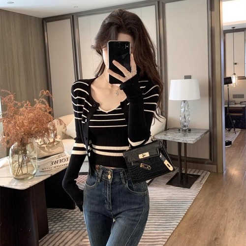 Korean suit wear 2024 autumn black and white striped long-sleeved knitted cardigan + v-neck suspender two-piece top