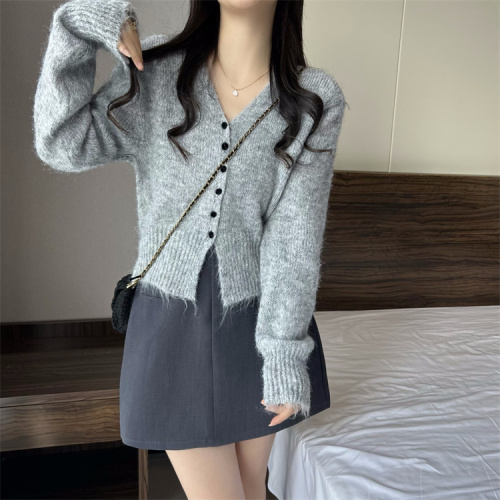 Actual shot~Autumn new Korean style short V-neck long-sleeved soft waxy sweater jacket