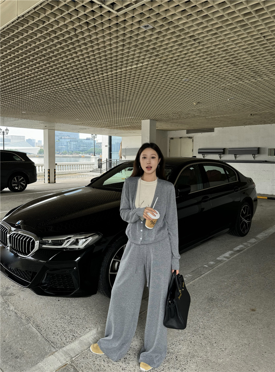 Real shot of fake two-piece sweater autumn new lazy style cardigan sweater loose retro long-sleeved top