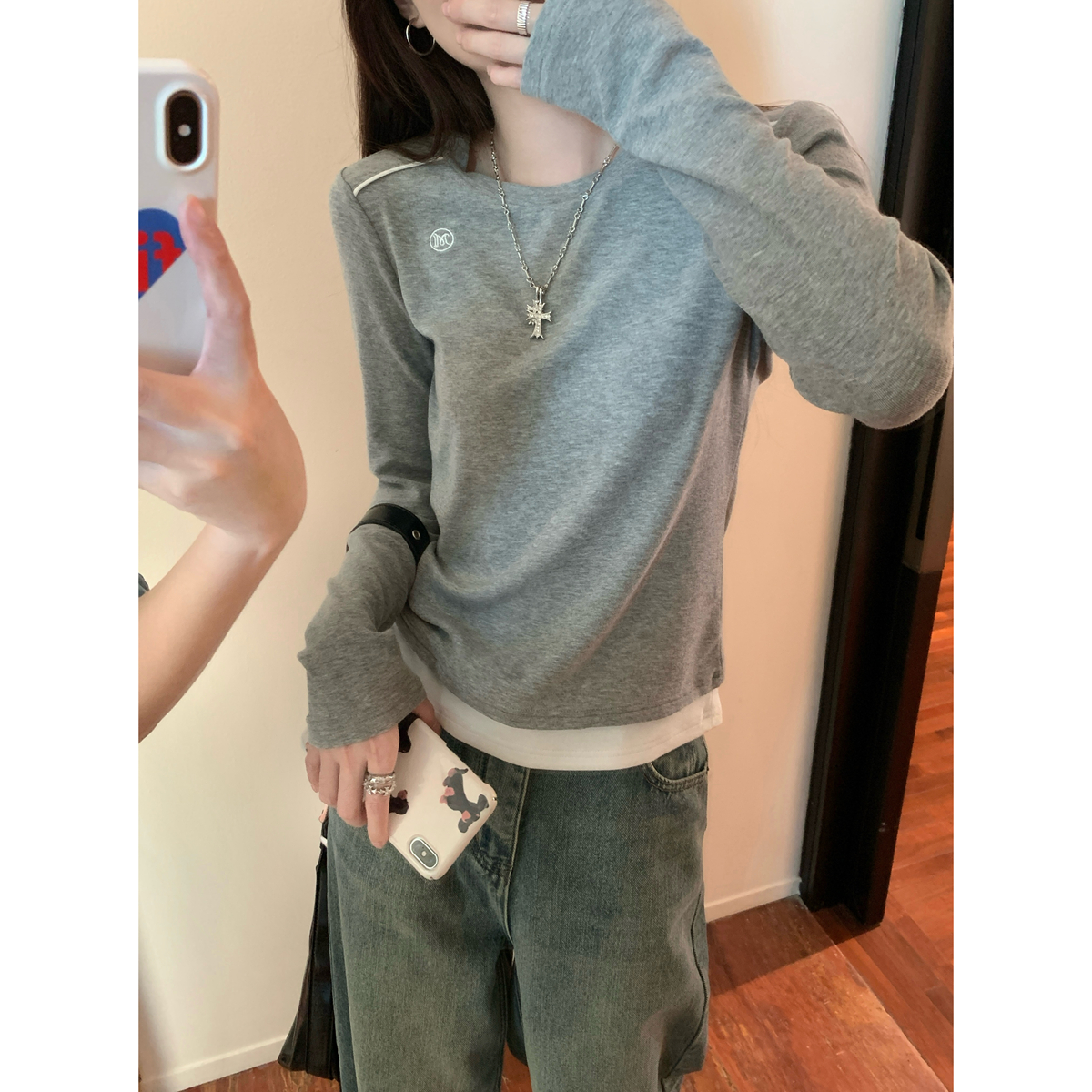 Actual shot of autumn and winter Korean style slim-fitting right-shoulder color-blocking simple temperament versatile long-sleeved inner T-shirt top for women