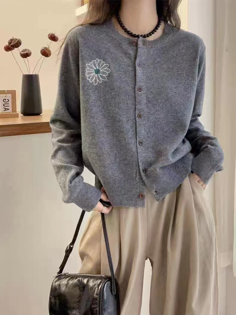 雛菊刺繡針織開衫女秋季外搭安可雷穿搭韓系軟糯毛衣外套上衣