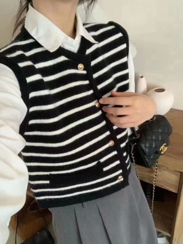 Korea Dongdaemun Xiaoxiang style black and white striped sleeveless knitted vest jacket for women with sweater cardigan vest