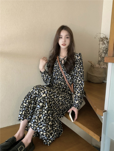 Real shot!  Korean style long-sleeved fungus-edged floral dress for small women in autumn and winter with long skirts