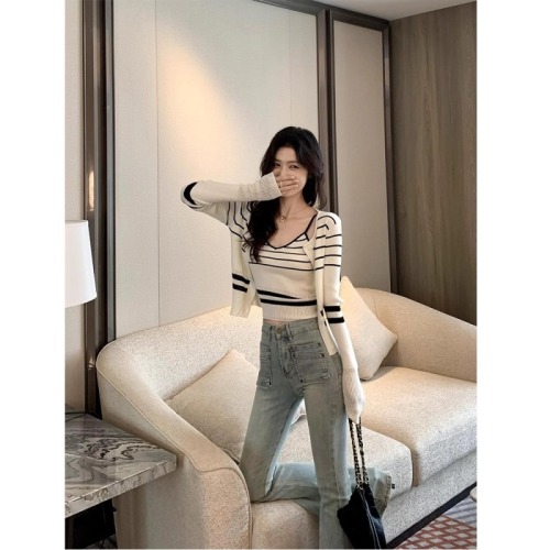 Korean suit wear 2024 autumn black and white striped long-sleeved knitted cardigan + v-neck suspender two-piece top