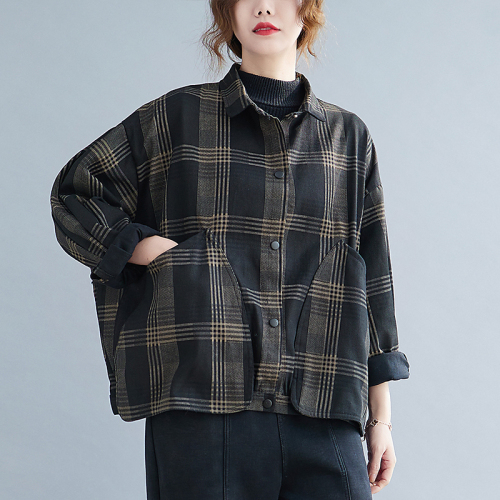 New 2024 autumn and winter loose large size slimming lapel style short plaid jacket that covers the flesh and looks slimming